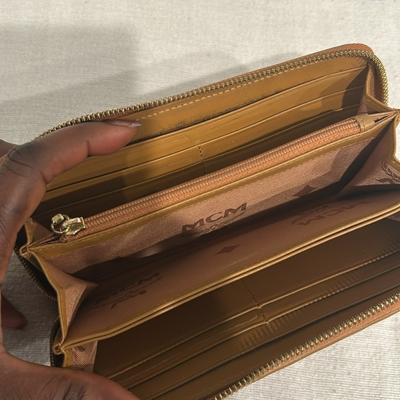 MCM zippy Wallet Multiple colors - Picture 9 of 13
